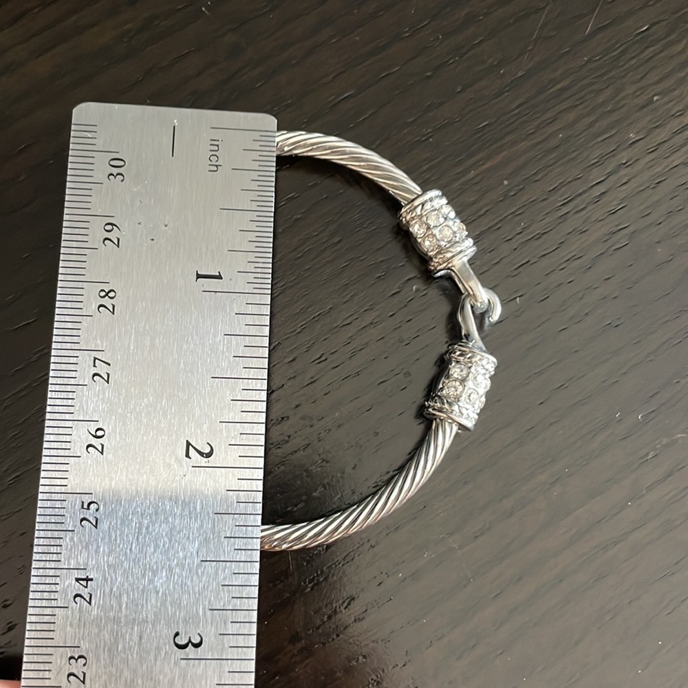 Hooked bangle - Picture 3 of 3